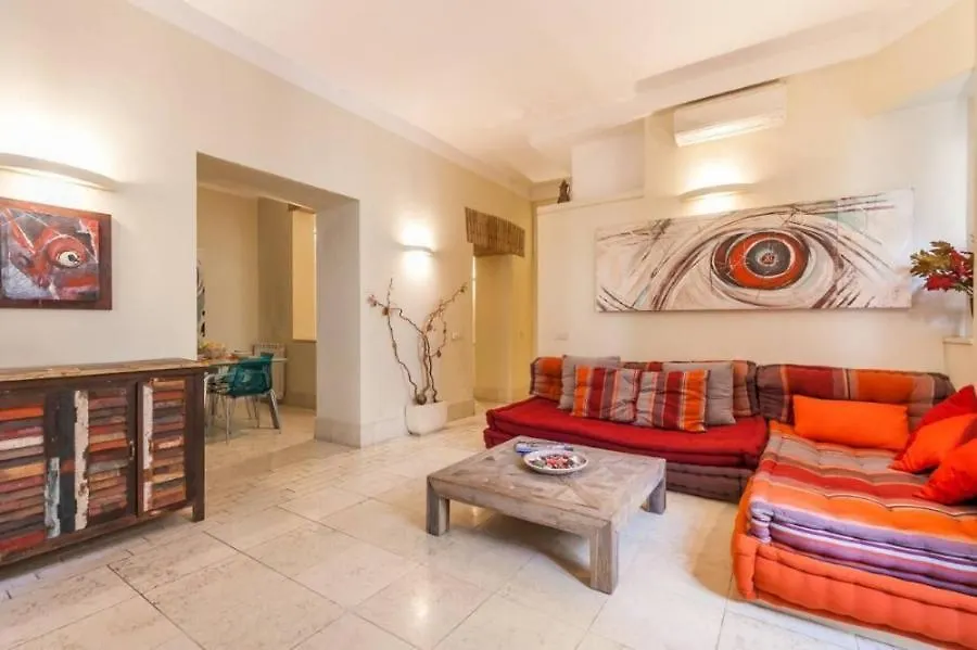 Borgo Pio - Quite And Spacious Apt 로마 아파트