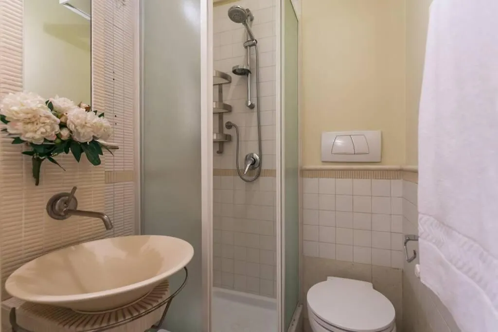 Borgo Pio - Quite And Spacious Apt 로마 아파트