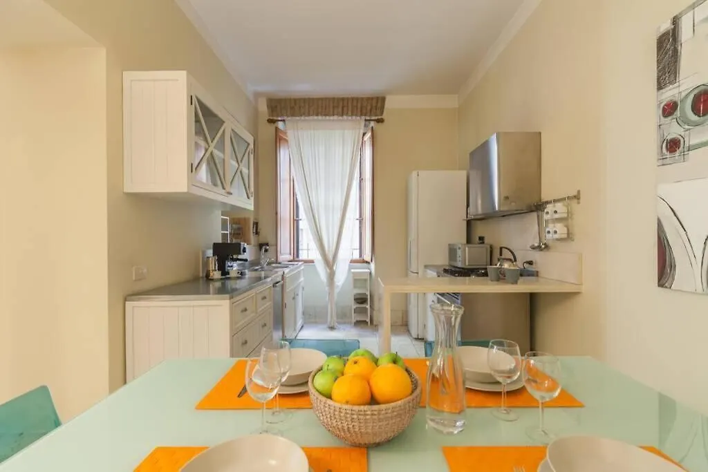 Borgo Pio - Quite And Spacious Apt 로마